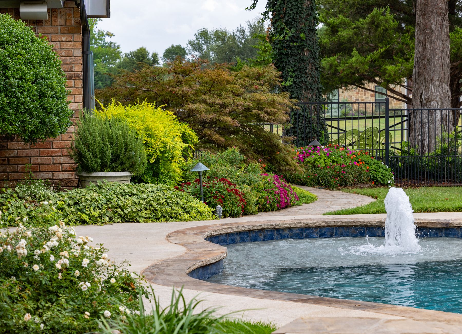 A Classic Poolscape for Summer with Family and Friends!
